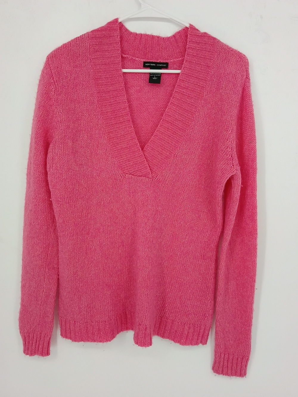 New York & Company Pink Fuzzy V-Neck Sweater Y2k Size Large Coquette